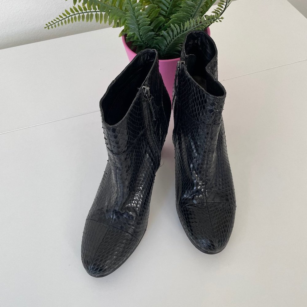 Sam Edelman Salina 2 Leather Upper Reptile Pattern Black Heel Zip Mid Boots